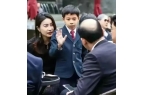 晶低调站C位霍震霆精神抖擞疼孙子！尊龙A